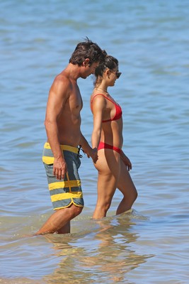 Isis Valverde poster