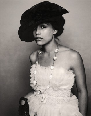 Piper Perabo sweatshirt