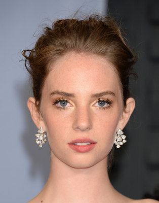 Maya Hawke sweatshirt