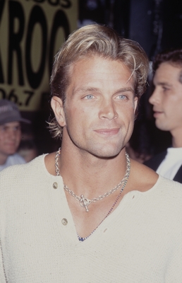 David Chokachi sweatshirt