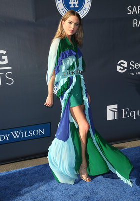 Anne Winters sweatshirt