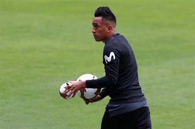 Christian Cueva poster