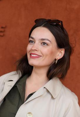 Emma Mackey sweatshirt