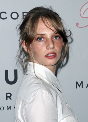 Maya Hawke sweatshirt