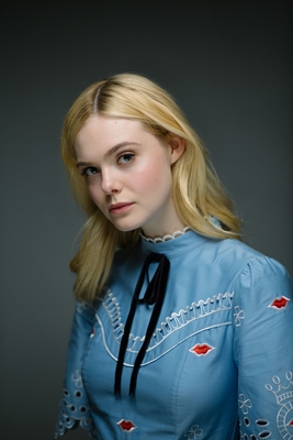 Elle Fanning sweatshirt
