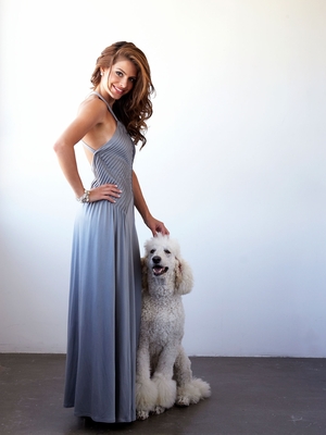 Maria Menounos sweatshirt