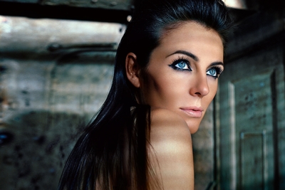 Elizabeth Hurley poster