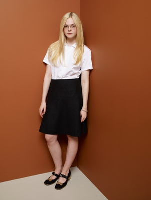 Elle Fanning sweatshirt