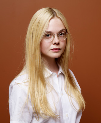 Elle Fanning sweatshirt
