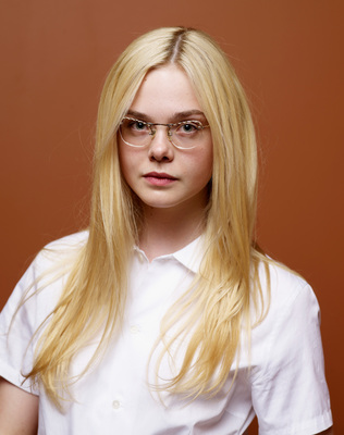 Elle Fanning sweatshirt