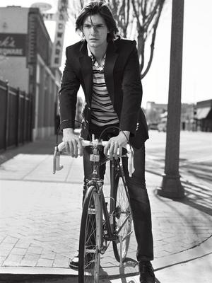 Ben Barnes sweatshirt