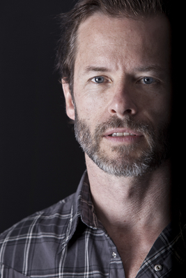 Guy Pearce poster