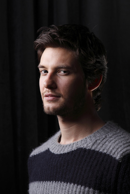 Ben Barnes sweatshirt