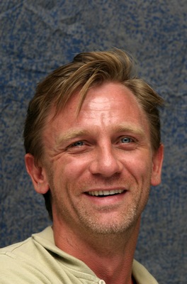 Daniel Craig poster