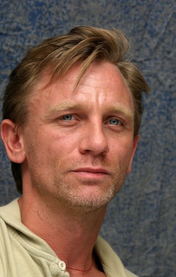 Daniel Craig poster