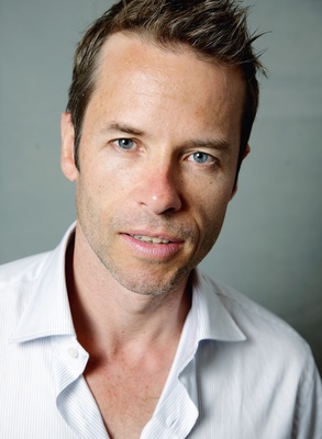 Guy Pearce poster