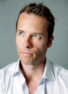 Guy Pearce poster
