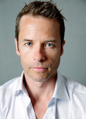 Guy Pearce poster