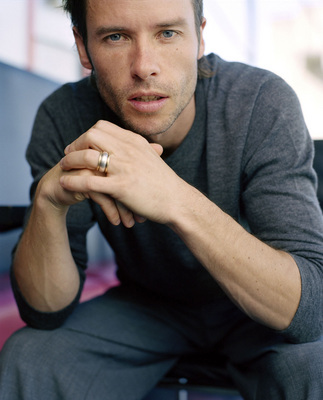 Guy Pearce poster