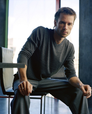 Guy Pearce poster