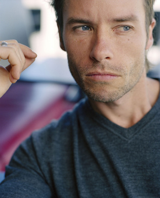 Guy Pearce poster