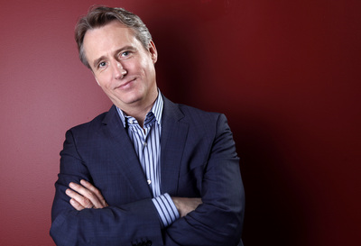 Linus Roache sweatshirt