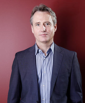 Linus Roache sweatshirt