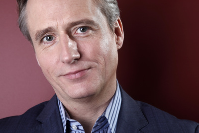 Linus Roache sweatshirt