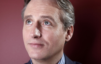 Linus Roache sweatshirt