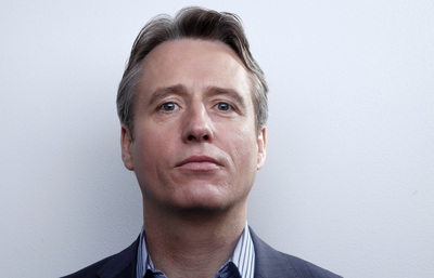 Linus Roache sweatshirt