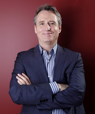 Linus Roache sweatshirt