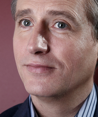 Linus Roache sweatshirt