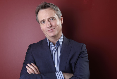 Linus Roache sweatshirt