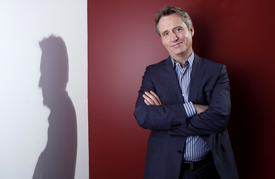 Linus Roache sweatshirt