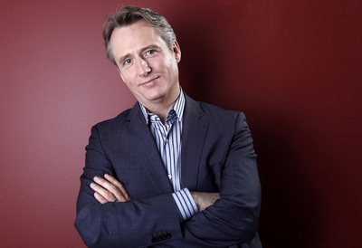 Linus Roache sweatshirt