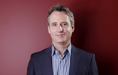 Linus Roache sweatshirt