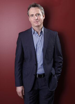 Linus Roache sweatshirt