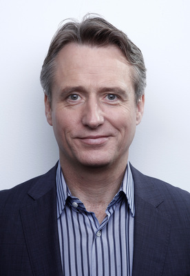 Linus Roache sweatshirt