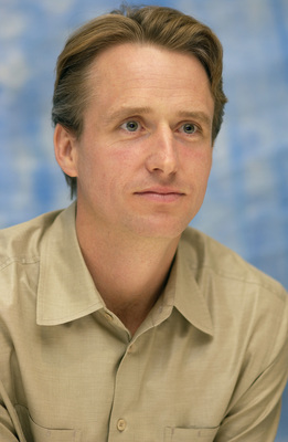 Linus Roache sweatshirt