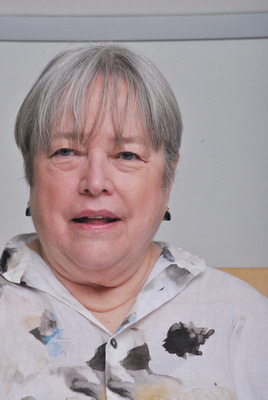 Kathy Bates sweatshirt