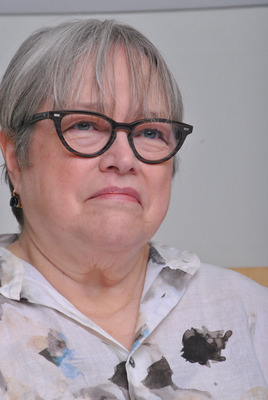 Kathy Bates sweatshirt