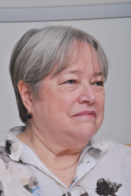 Kathy Bates sweatshirt