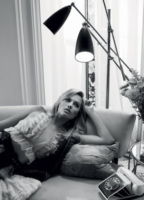 Margot Robbie poster