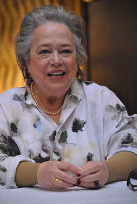 Kathy Bates sweatshirt