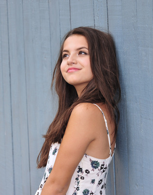 Isabela Moner poster