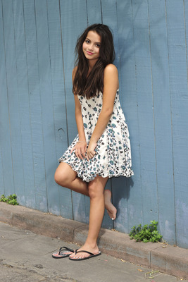 Isabela Moner poster