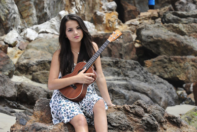 Isabela Moner poster