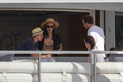 Harry Style sweatshirt