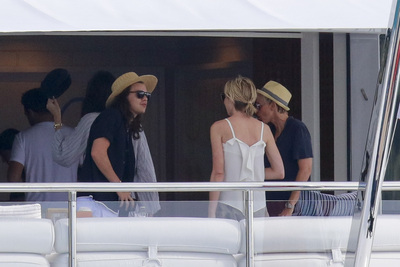 Harry Style sweatshirt