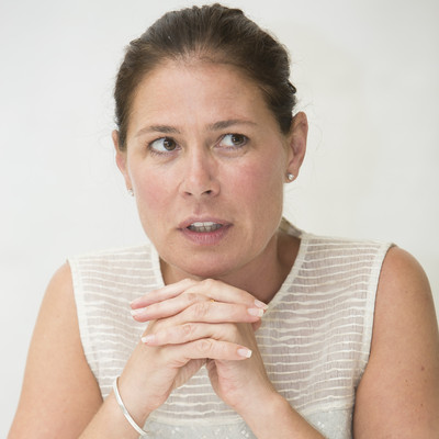 Maura Tierney sweatshirt